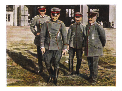 Aviation History | History of Flight | Aviation History Articles, Warbirds, Bombers, Trainers, Pilots | manfred-von-richthofen-german-aviator-during-the-first-world-war-with-colleagues