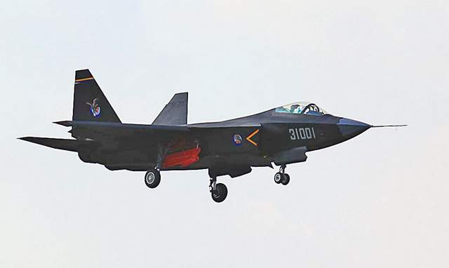 Stealth Chinese Fighter Similar to U.S. Prototypes