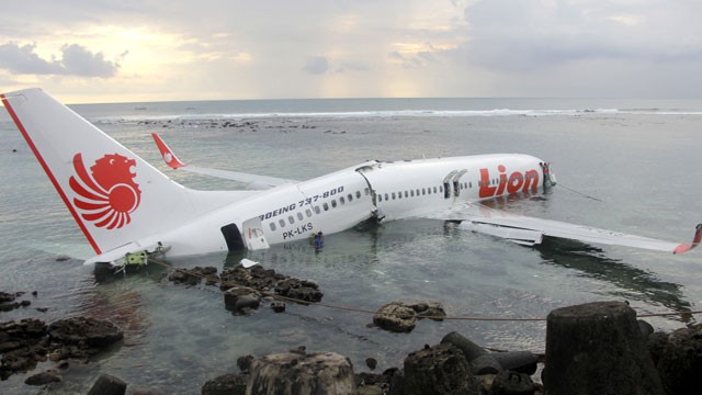 Investigators Probe Lion Air Crash in Bali