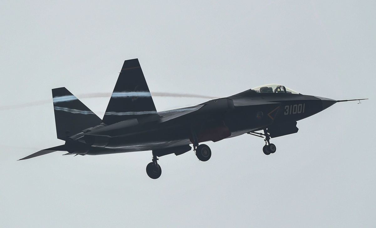 Chinese Fighter Disappoints in First Display