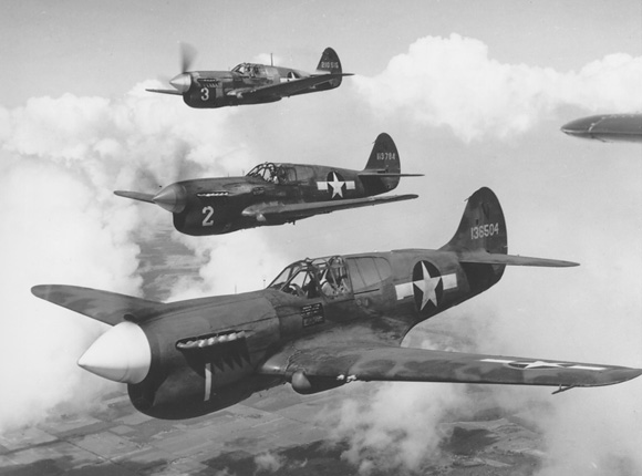 Curtiss_P-40_Warhawk_USAF