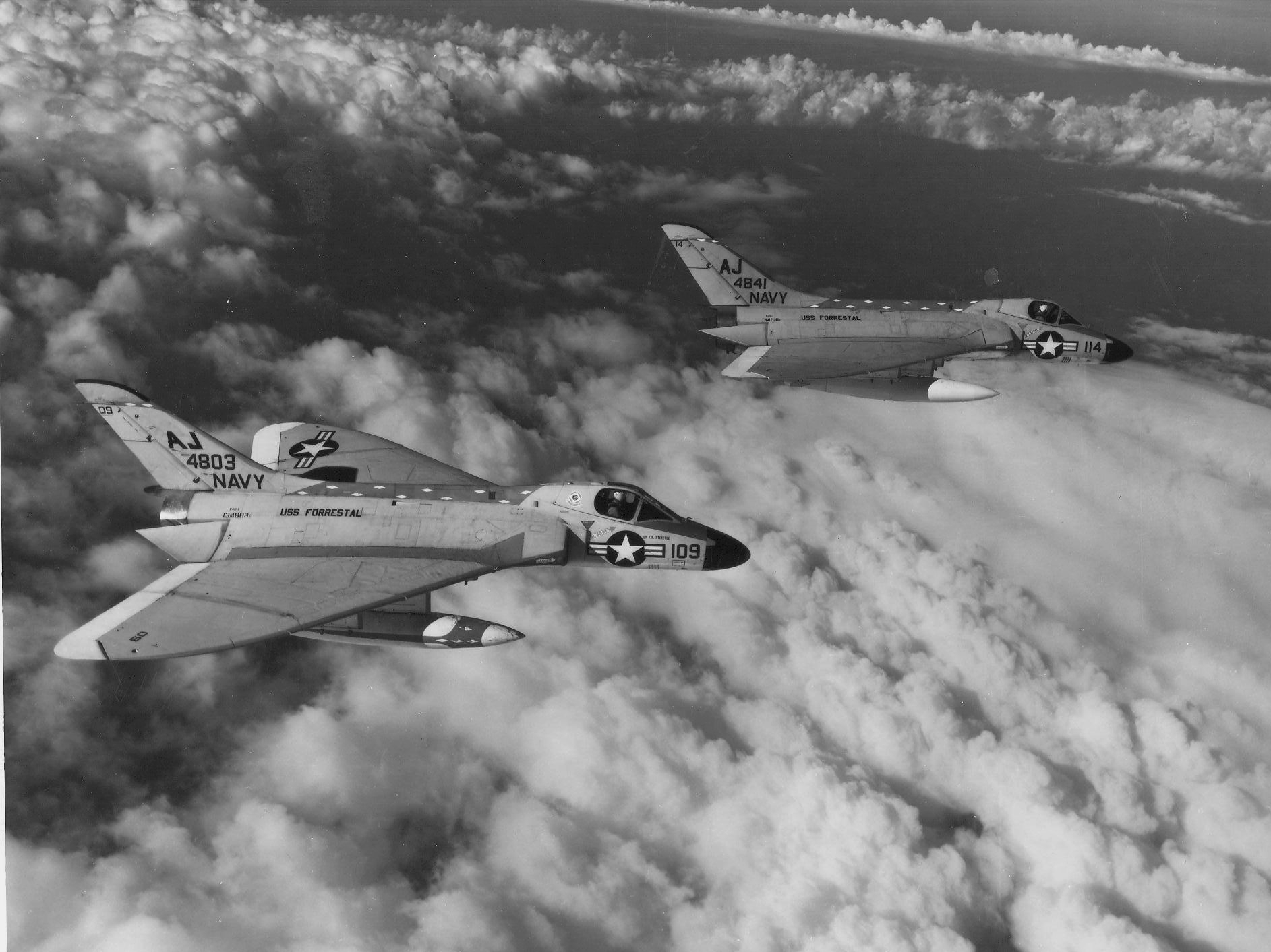 Aviation History | History of Flight | Aviation History Articles, Warbirds, Bombers, Trainers, Pilots | 69 Years Ago Today – Douglas F4D Skyray